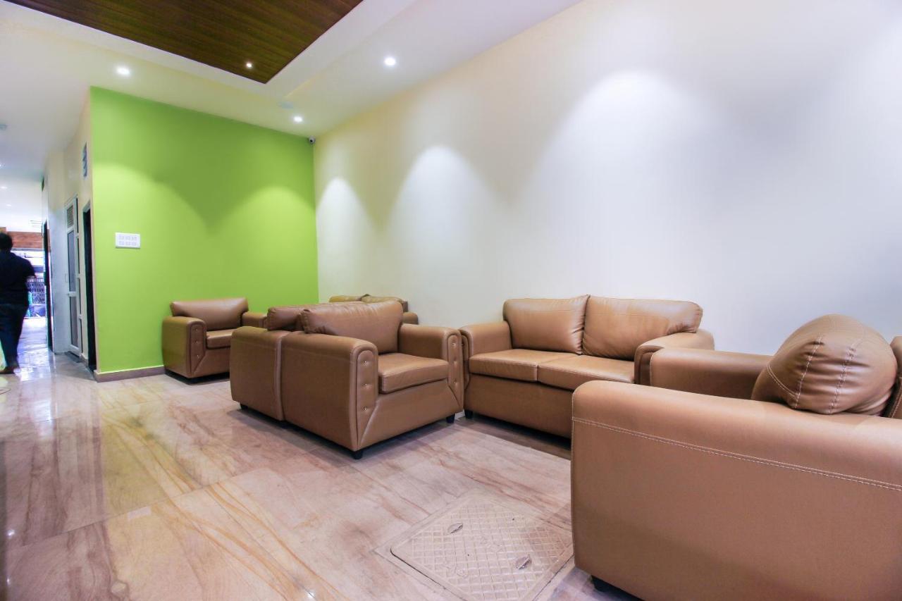 Отель Oyo 66942 Venus Residency Lalaguda Экстерьер фото